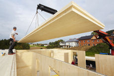 Con tornillos autoperforantes y cinta adhesiva