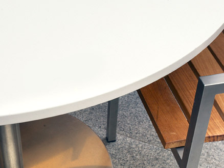 LEVANTINA. Aglomerado de cuarzo Caesarstone 2141 Snow. Realización.